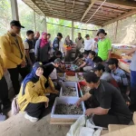 Tim KKN PMM Unsoed-UNU Dorong Warga Desa Luwung Budidayakan Maggot untuk Tingkatkan Perekonomian