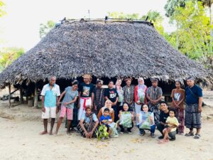 TIM PENELITI UNSOED, BRIN, DAN UNDANA TELUSURI PENGOBATAN BERBASIS KEARIFAN LOKAL MASYARAKAT PULAU SABU